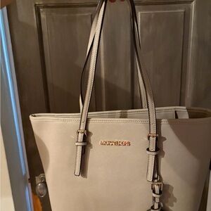 Elegant Michael Kors Cream Tote Bag